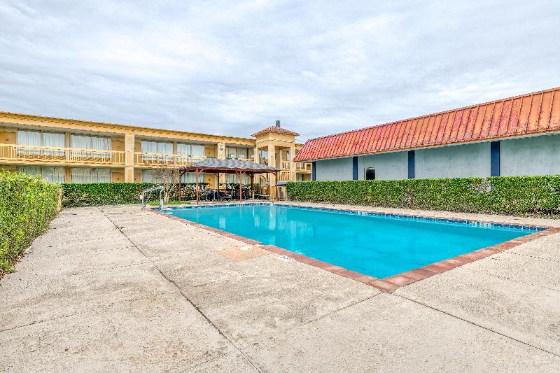 Hotel Elev8 Conroe Exterior foto